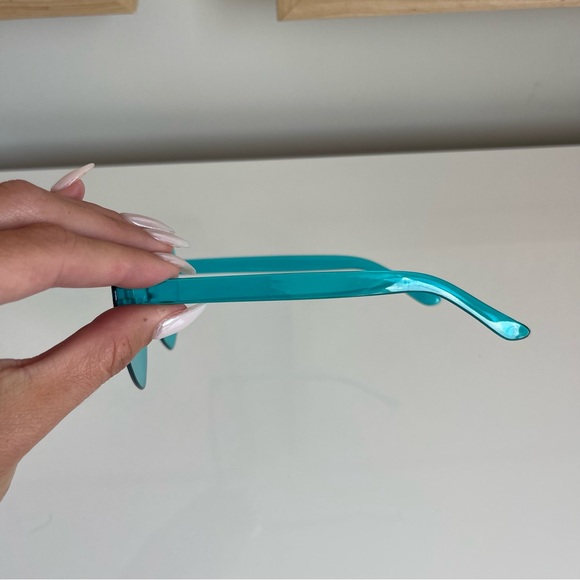 Blue Heart Eye Sunglasses - Picture 4 of 5